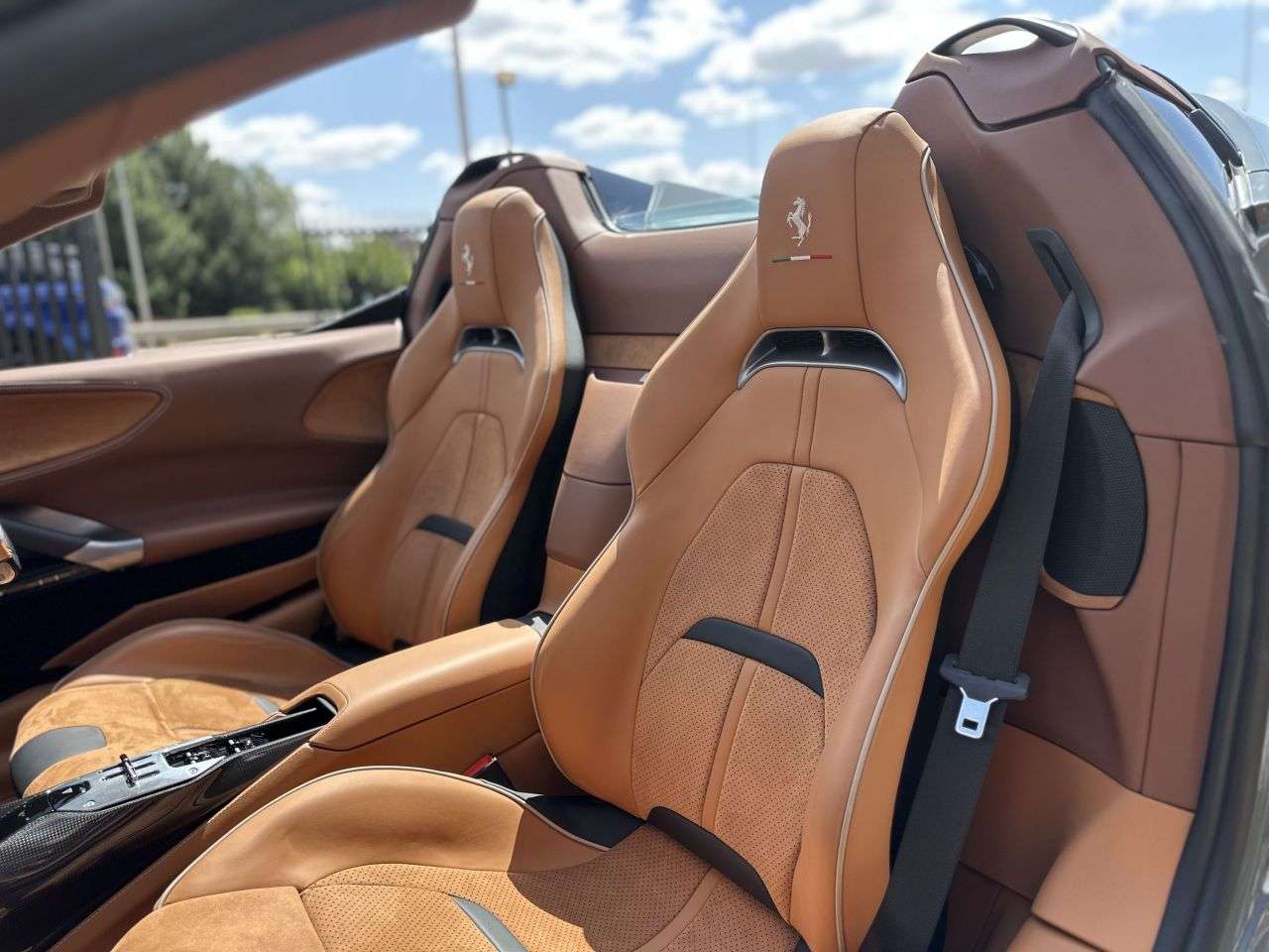 null FERRARI SF90 SPIDER null FERRARI SF90 SPIDER