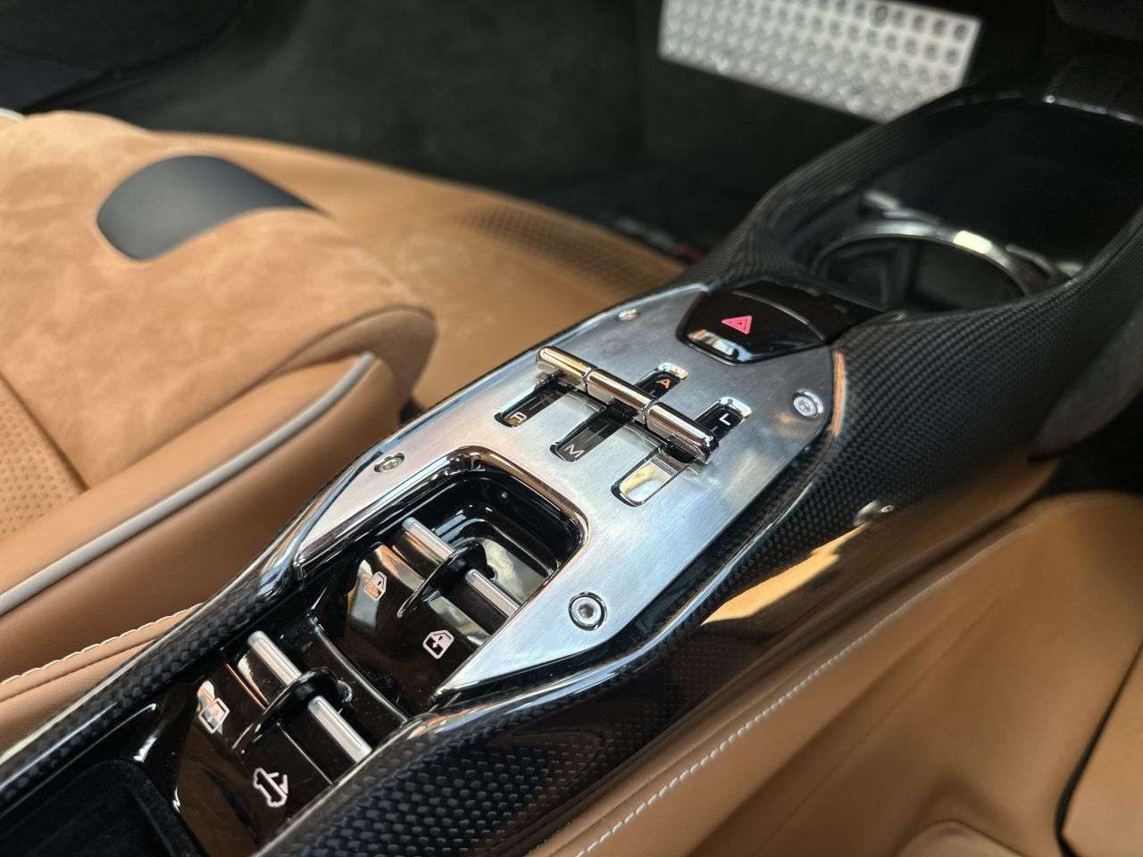 null FERRARI SF90 SPIDER null FERRARI SF90 SPIDER