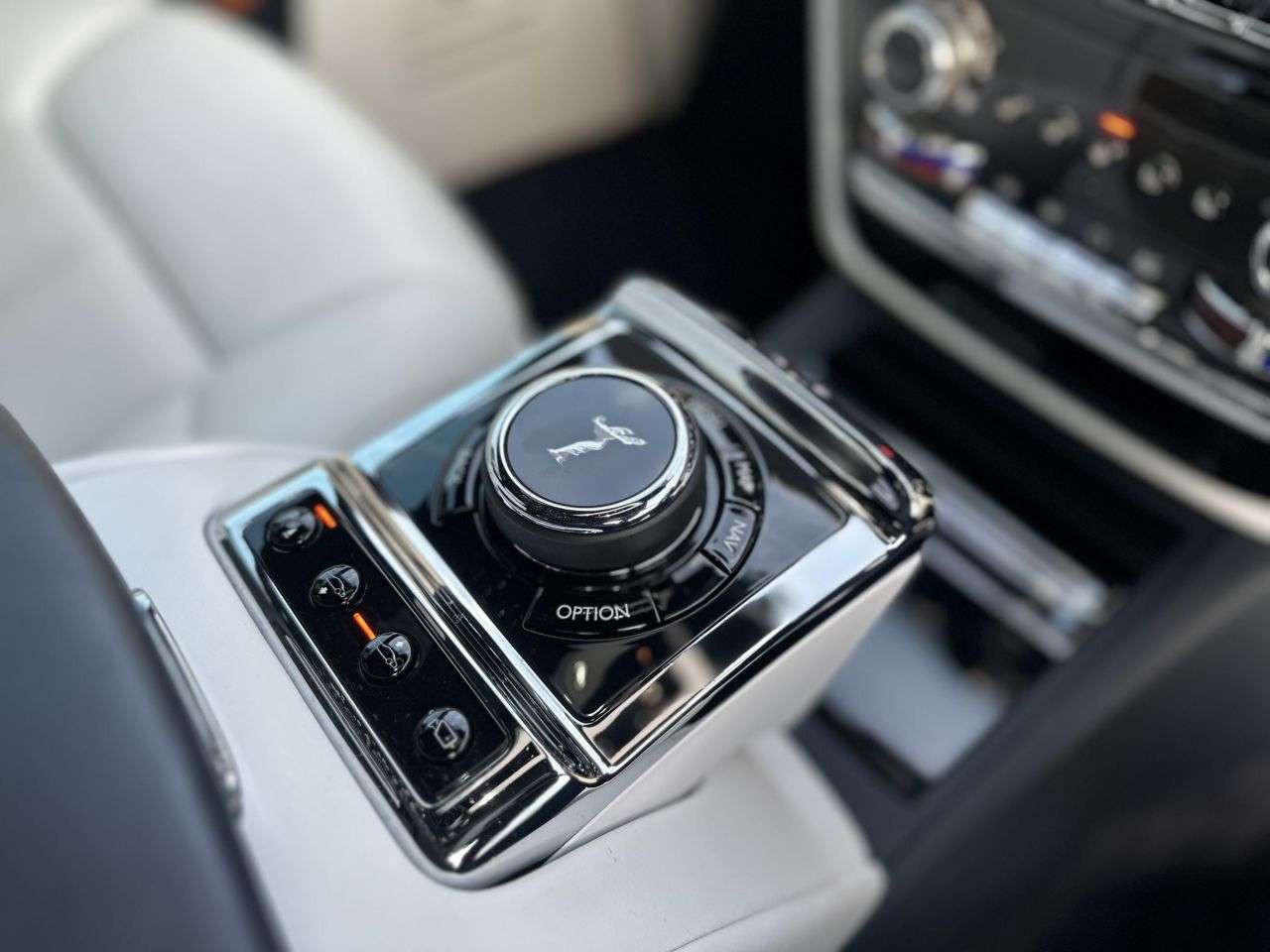 2025 ROLLS-ROYCE PHANTOM 2025 ROLLS-ROYCE PHANTOM