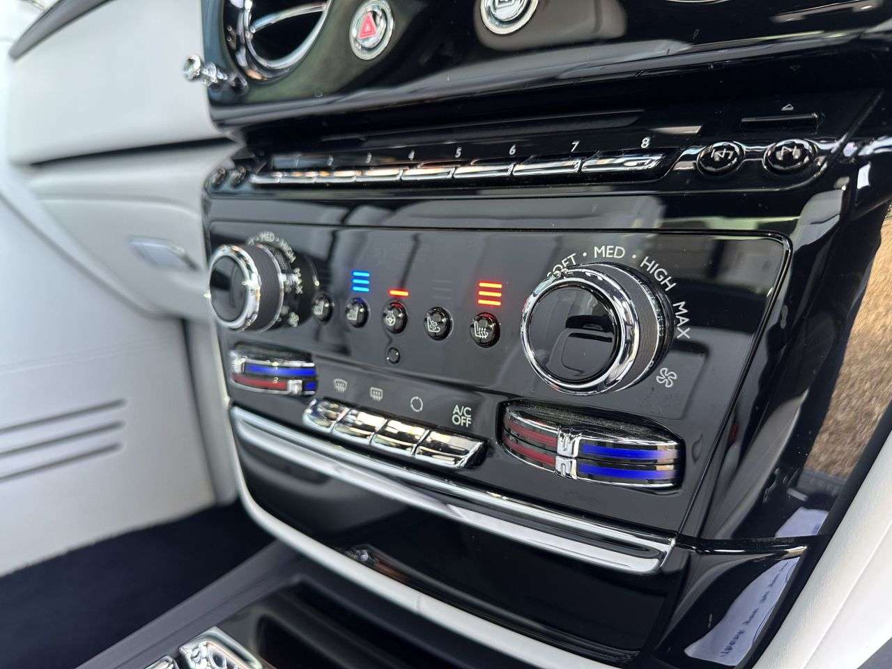 2025 ROLLS-ROYCE PHANTOM 2025 ROLLS-ROYCE PHANTOM