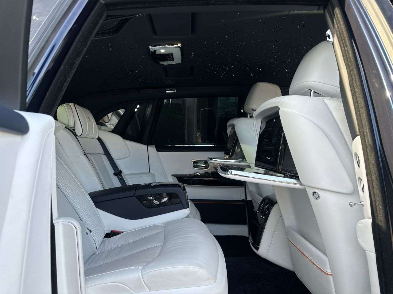 2025 ROLLS-ROYCE PHANTOM 2025 ROLLS-ROYCE PHANTOM