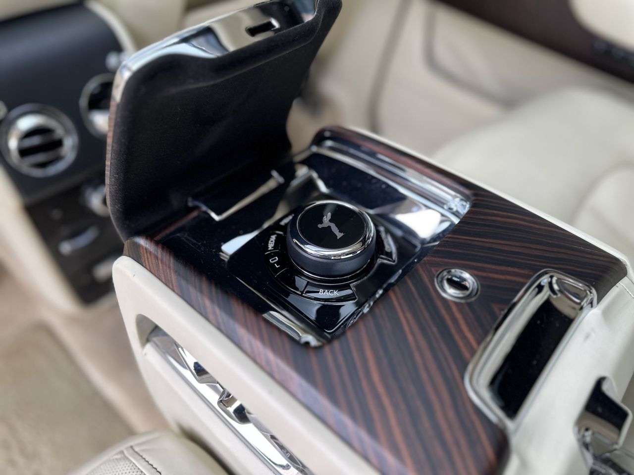 2018 ROLLS-ROYCE CULLINAN 2018 ROLLS-ROYCE CULLINAN