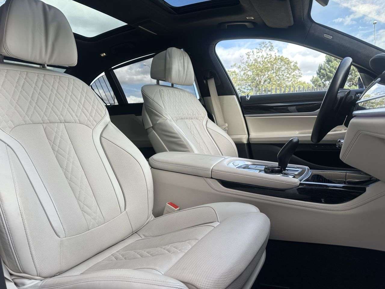 2022 BMW ALPINA B7 2022 BMW ALPINA B7