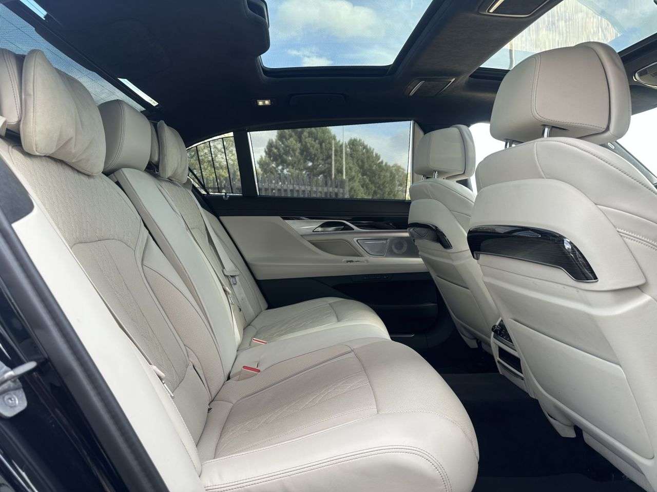 2022 BMW ALPINA B7 2022 BMW ALPINA B7