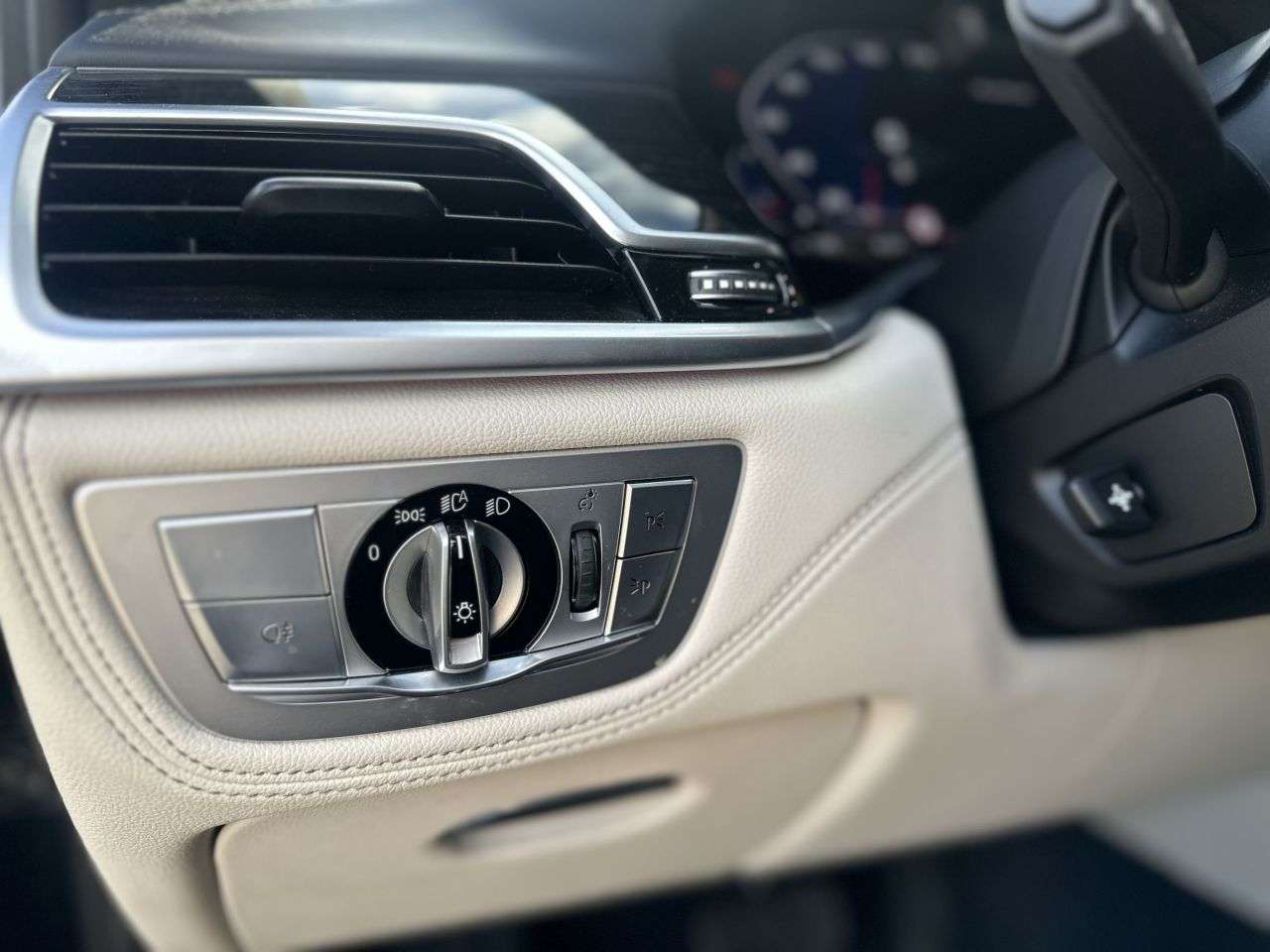 2022 BMW ALPINA B7 2022 BMW ALPINA B7