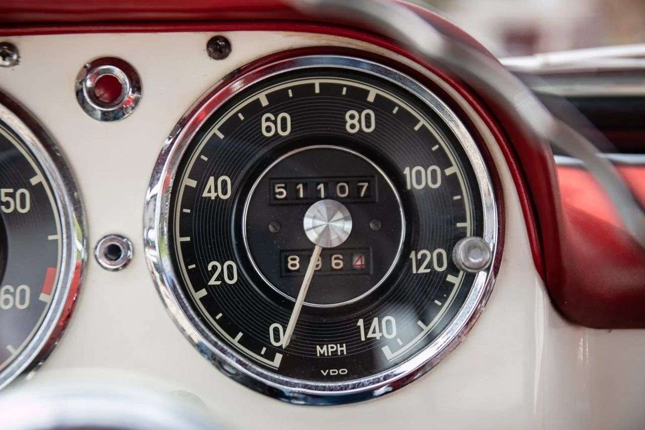 1960 MERCEDES-BENZ 190 SL 1960 MERCEDES-BENZ 190 SL