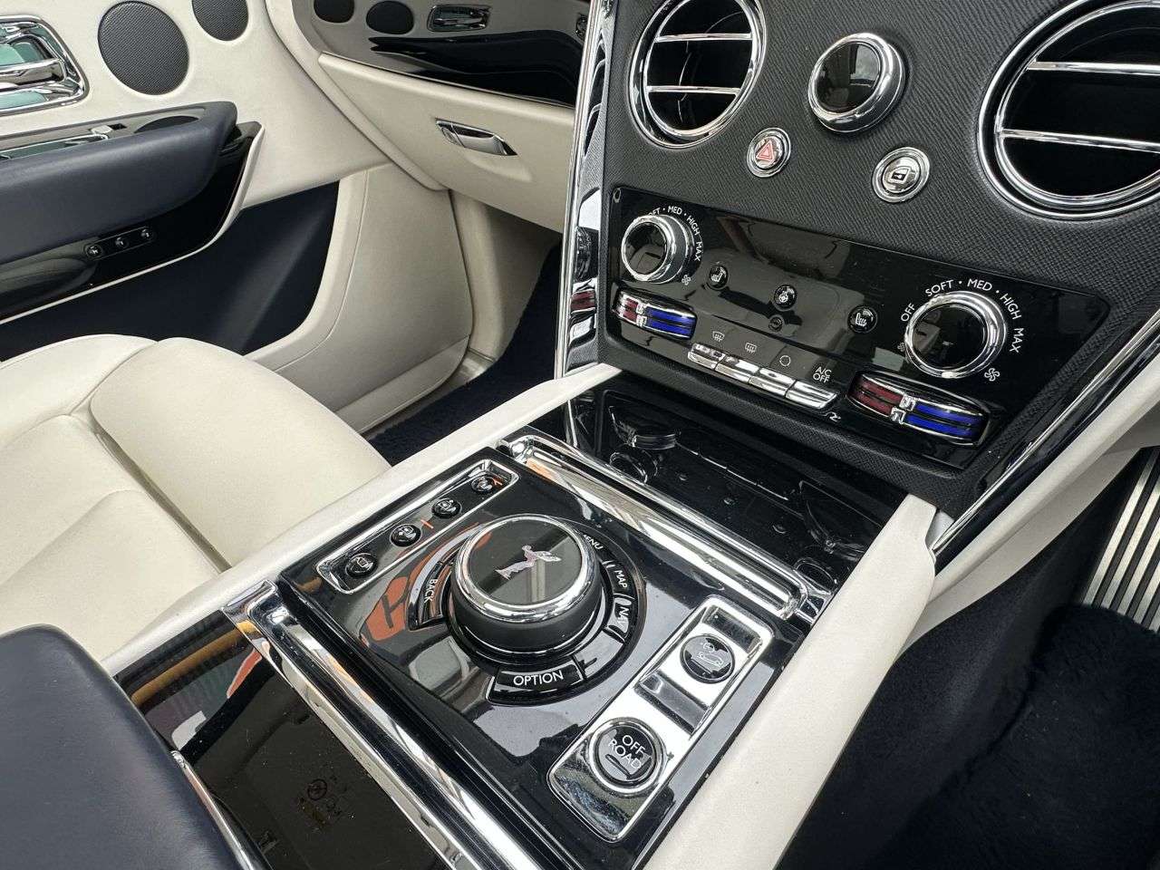 2021 ROLLS-ROYCE CULLINAN 2021 ROLLS-ROYCE CULLINAN