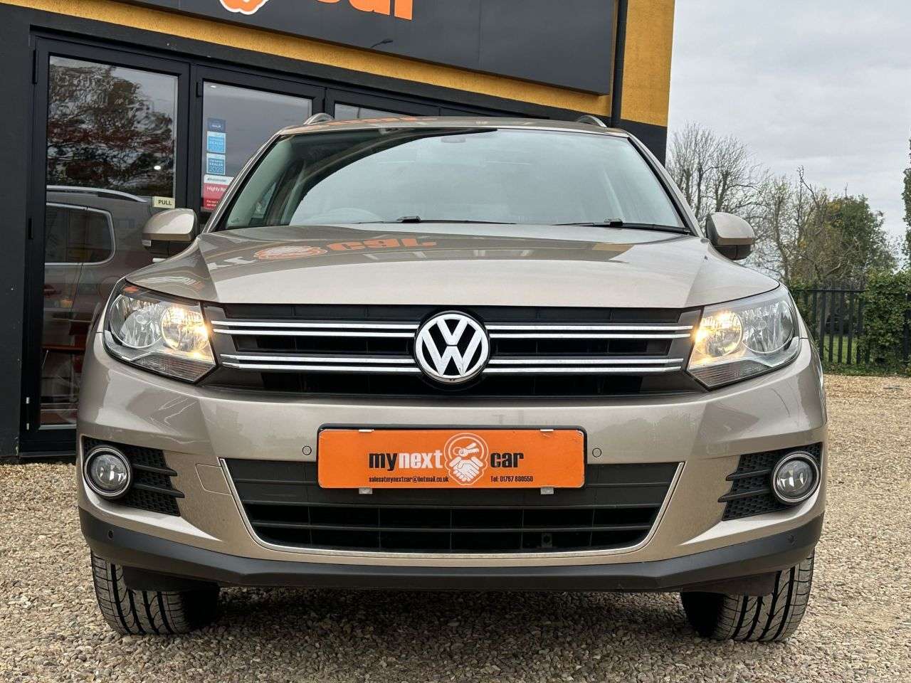 A 2012 VOLKSWAGEN TIGUAN 2.0 TDI BlueMotion Tech SE SUV 5dr Diesel Manual 4WD Euro 5 (s/s) (140 ps) A 2012 VOLKSWAGEN TIGUAN 2.0 TDI BlueMotion Tech SE SUV 5dr Diesel Manual 4WD Euro 5 (s/s) (140 ps)
