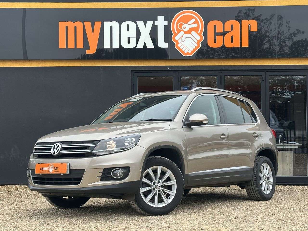 A 2012 VOLKSWAGEN TIGUAN 2.0 TDI BlueMotion Tech SE SUV 5dr Diesel Manual 4WD Euro 5 (s/s) (140 ps) A 2012 VOLKSWAGEN TIGUAN 2.0 TDI BlueMotion Tech SE SUV 5dr Diesel Manual 4WD Euro 5 (s/s) (140 ps)