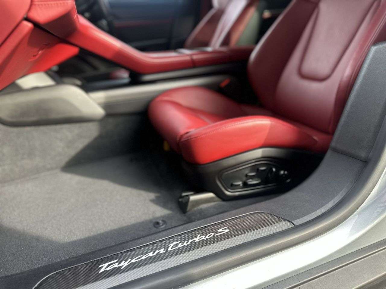 2020 PORSCHE TAYCAN 2020 PORSCHE TAYCAN