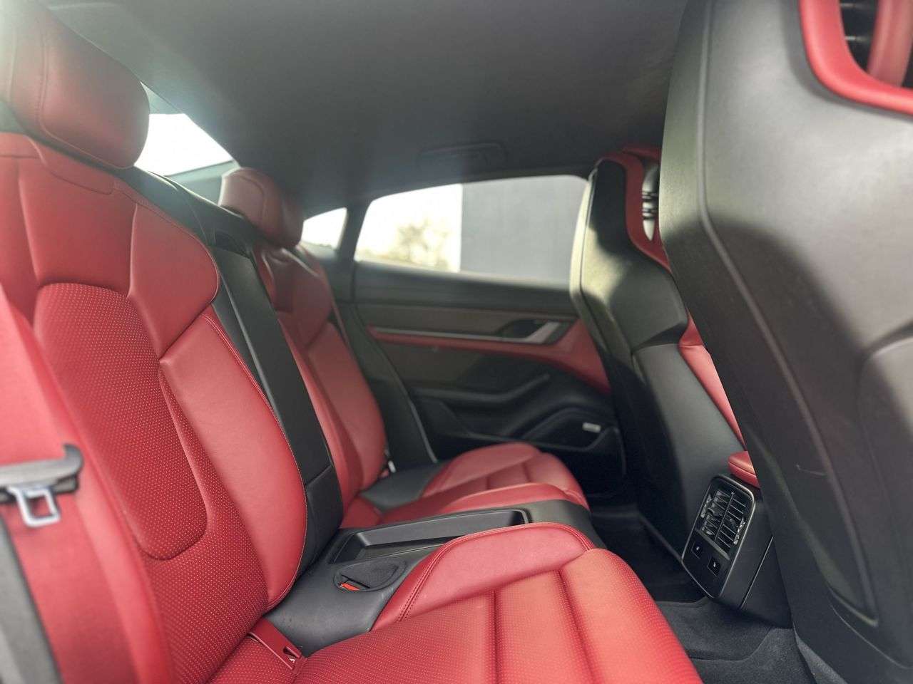 2020 PORSCHE TAYCAN 2020 PORSCHE TAYCAN