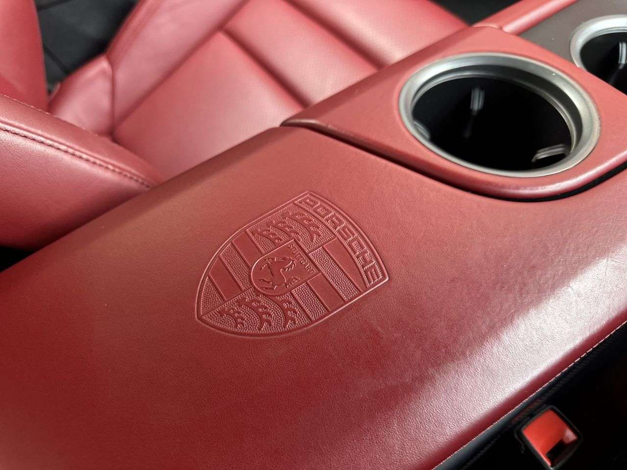 2020 PORSCHE TAYCAN 2020 PORSCHE TAYCAN