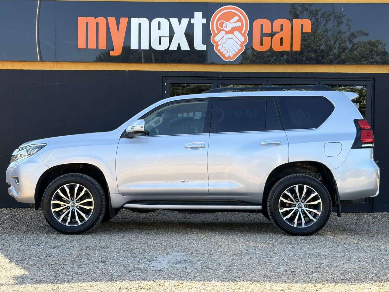 A 2019 TOYOTA LAND CRUISER 2.8D Invincible SUV 5dr Diesel Auto 4WD Euro 6 (7 Seat) (177 ps) 19" ALLOYS A 2019 TOYOTA LAND CRUISER 2.8D Invincible SUV 5dr Diesel Auto 4WD Euro 6 (7 Seat) (177 ps) 19" ALLOYS