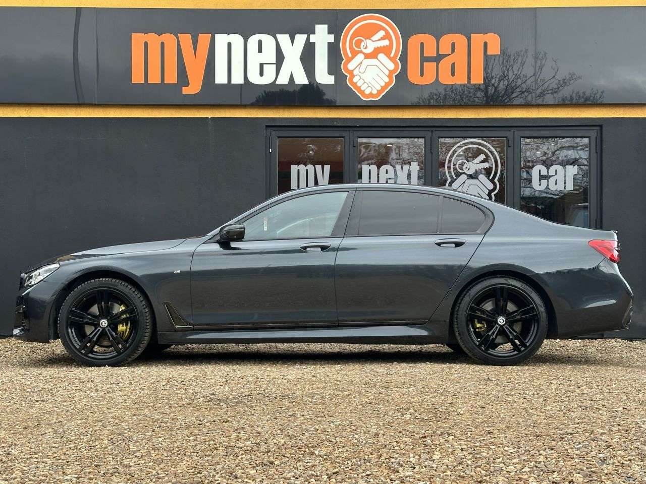 A 2016 BMW 7 SERIES 3.0 740d M Sport Saloon 4dr Diesel Auto xDrive Euro 6 (s/s) (320 ps) SURROU A 2016 BMW 7 SERIES 3.0 740d M Sport Saloon 4dr Diesel Auto xDrive Euro 6 (s/s) (320 ps) SURROU