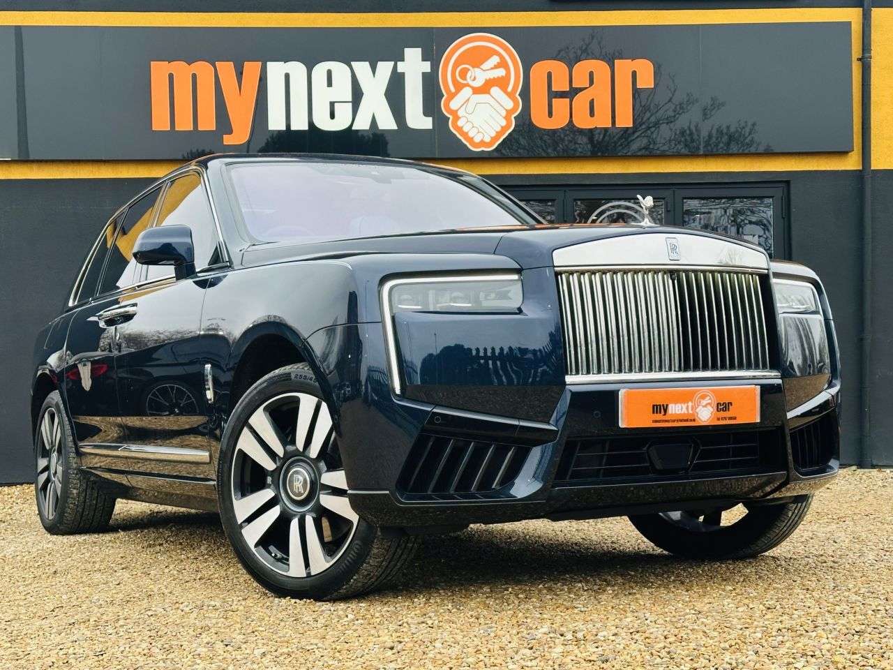 A null ROLLS-ROYCE CULLINAN SERIES II 6.75 V12 SUV 5dr Petrol Auto 4WD Euro 6 (571 ps) PICNIC TABLES/ RR MONOGRAM A null ROLLS-ROYCE CULLINAN SERIES II 6.75 V12 SUV 5dr Petrol Auto 4WD Euro 6 (571 ps) PICNIC TABLES/ RR MONOGRAM