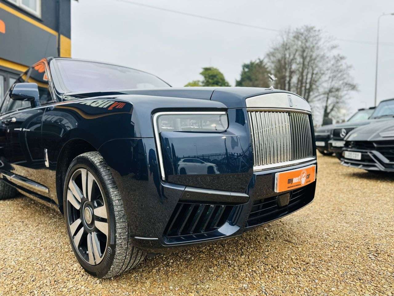 A null ROLLS-ROYCE CULLINAN SERIES II 6.75 V12 SUV 5dr Petrol Auto 4WD Euro 6 (571 ps) PICNIC TABLES/ RR MONOGRAM A null ROLLS-ROYCE CULLINAN SERIES II 6.75 V12 SUV 5dr Petrol Auto 4WD Euro 6 (571 ps) PICNIC TABLES/ RR MONOGRAM