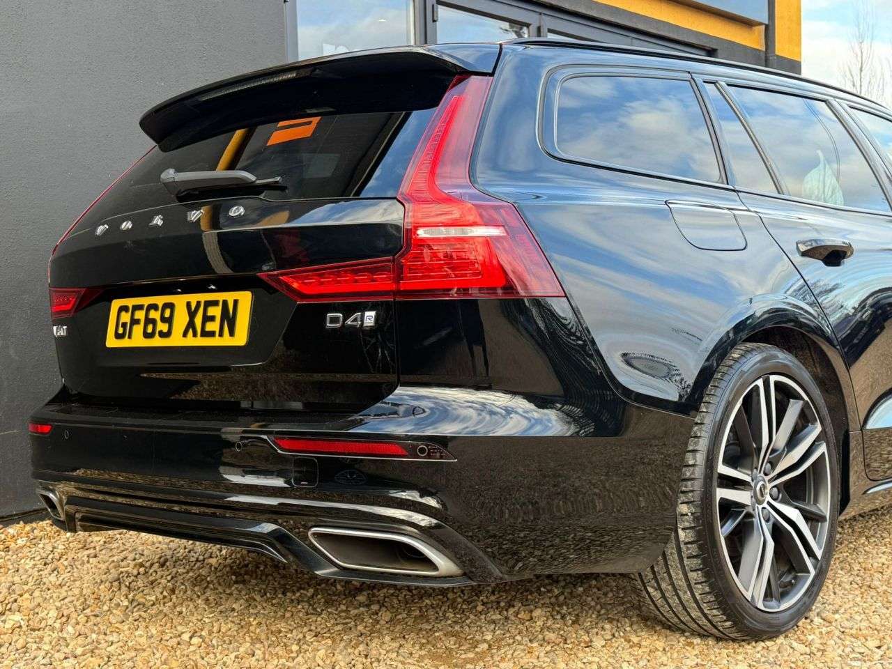 2019 VOLVO V60 2019 VOLVO V60
