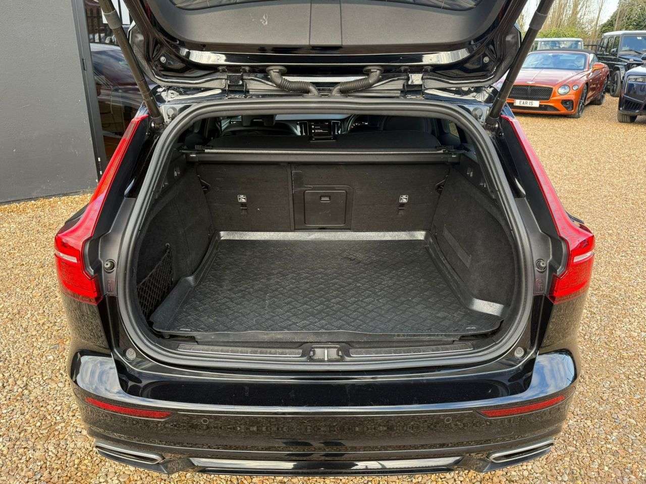 2019 VOLVO V60 2019 VOLVO V60