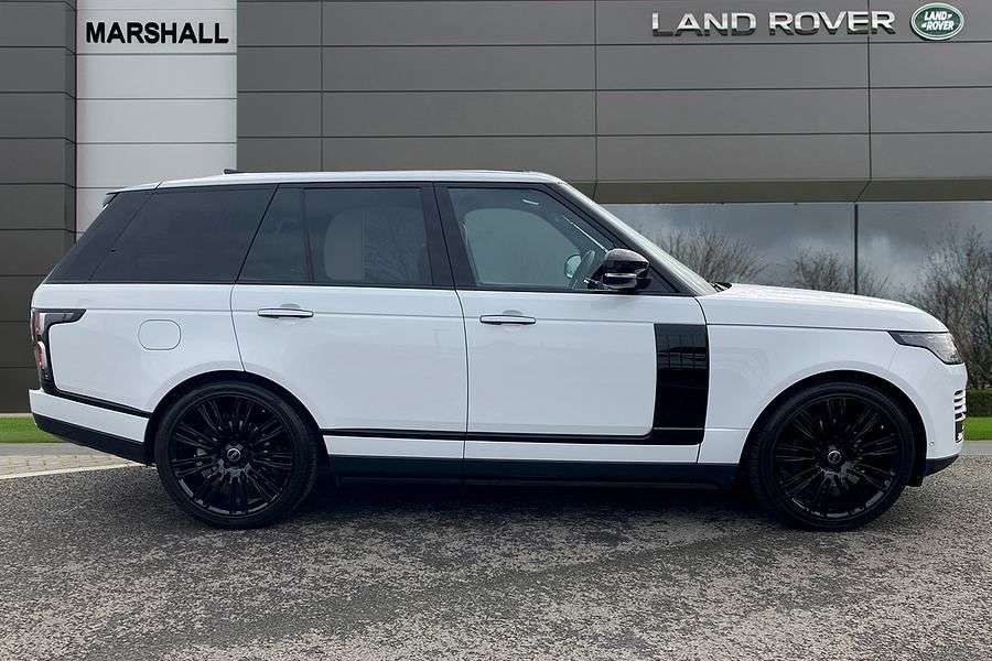 A 2018 LAND ROVER RANGE ROVER 3.0 SD V6 Vogue SE SUV 5dr Diesel Auto 4WD Euro 6 (s/s) (275 ps) FULL LAND A 2018 LAND ROVER RANGE ROVER 3.0 SD V6 Vogue SE SUV 5dr Diesel Auto 4WD Euro 6 (s/s) (275 ps) FULL LAND