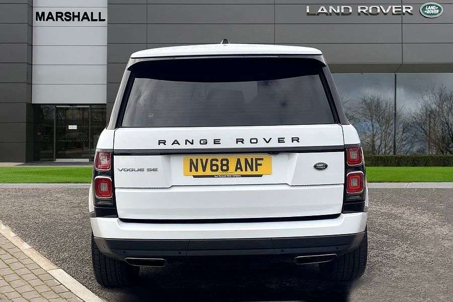 A 2018 LAND ROVER RANGE ROVER 3.0 SD V6 Vogue SE SUV 5dr Diesel Auto 4WD Euro 6 (s/s) (275 ps) FULL LAND A 2018 LAND ROVER RANGE ROVER 3.0 SD V6 Vogue SE SUV 5dr Diesel Auto 4WD Euro 6 (s/s) (275 ps) FULL LAND