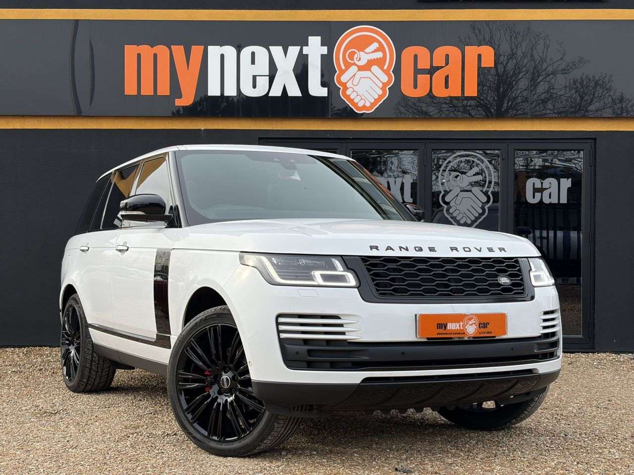 A 2018 LAND ROVER RANGE ROVER 3.0 SD V6 Vogue SE SUV 5dr Diesel Auto 4WD Euro 6 (s/s) (275 ps) FULL LAND A 2018 LAND ROVER RANGE ROVER 3.0 SD V6 Vogue SE SUV 5dr Diesel Auto 4WD Euro 6 (s/s) (275 ps) FULL LAND
