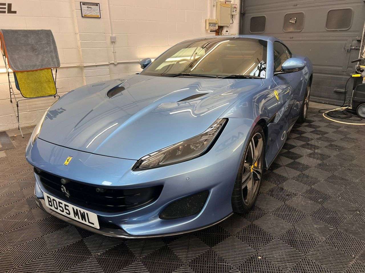 A 2019 FERRARI PORTOFINO 3.8T V8 Convertible 2dr Petrol F1 DCT Euro 6 (s/s) (600 ps) OVER £100K WORT A 2019 FERRARI PORTOFINO 3.8T V8 Convertible 2dr Petrol F1 DCT Euro 6 (s/s) (600 ps) OVER £100K WORT
