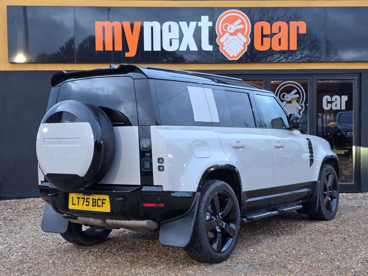 A 2025 LAND ROVER DEFENDER 3.0 D250 MHEV X-Dynamic HSE SUV 5dr Diesel Auto 4WD Euro 6 (s/s) (249 ps) F A 2025 LAND ROVER DEFENDER 3.0 D250 MHEV X-Dynamic HSE SUV 5dr Diesel Auto 4WD Euro 6 (s/s) (249 ps) F