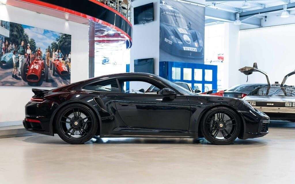 A 2020 PORSCHE 911 3.7T 992 Turbo S Coupe 2dr Petrol PDK 4WD Euro 6 (s/s) (650 ps) * DELIVERY A 2020 PORSCHE 911 3.7T 992 Turbo S Coupe 2dr Petrol PDK 4WD Euro 6 (s/s) (650 ps) * DELIVERY