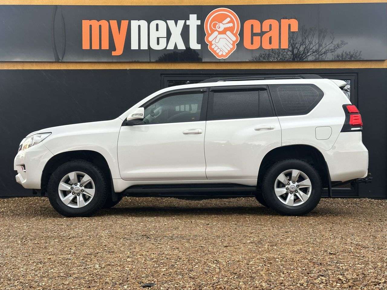 A 2022 TOYOTA LAND CRUISER 2.8D Active SUV 5dr Diesel Auto 4WD Euro 6 (s/s) (7 Seat) (204 ps) * DELIVE A 2022 TOYOTA LAND CRUISER 2.8D Active SUV 5dr Diesel Auto 4WD Euro 6 (s/s) (7 Seat) (204 ps) * DELIVE