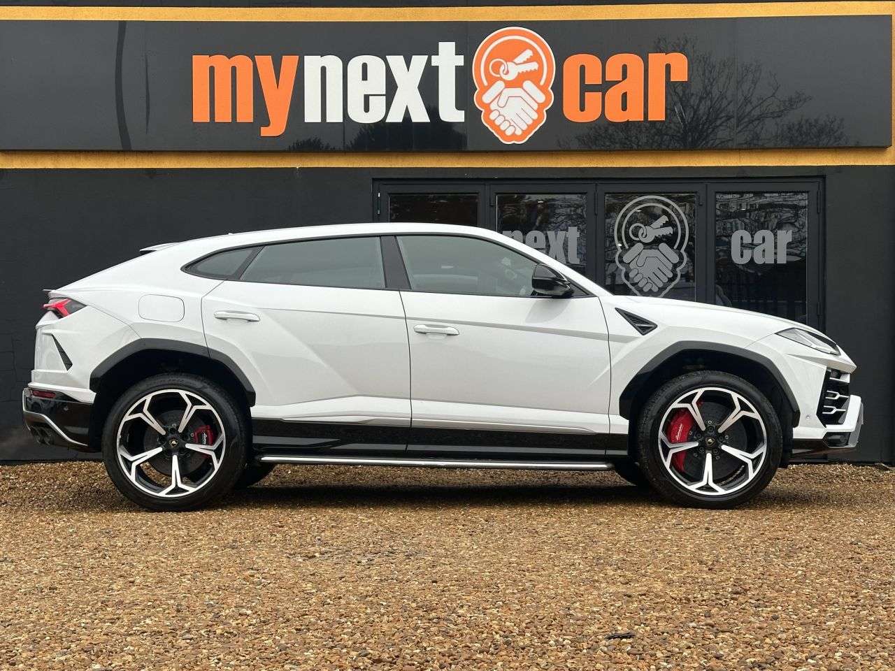2018 LAMBORGHINI URUS 2018 LAMBORGHINI URUS