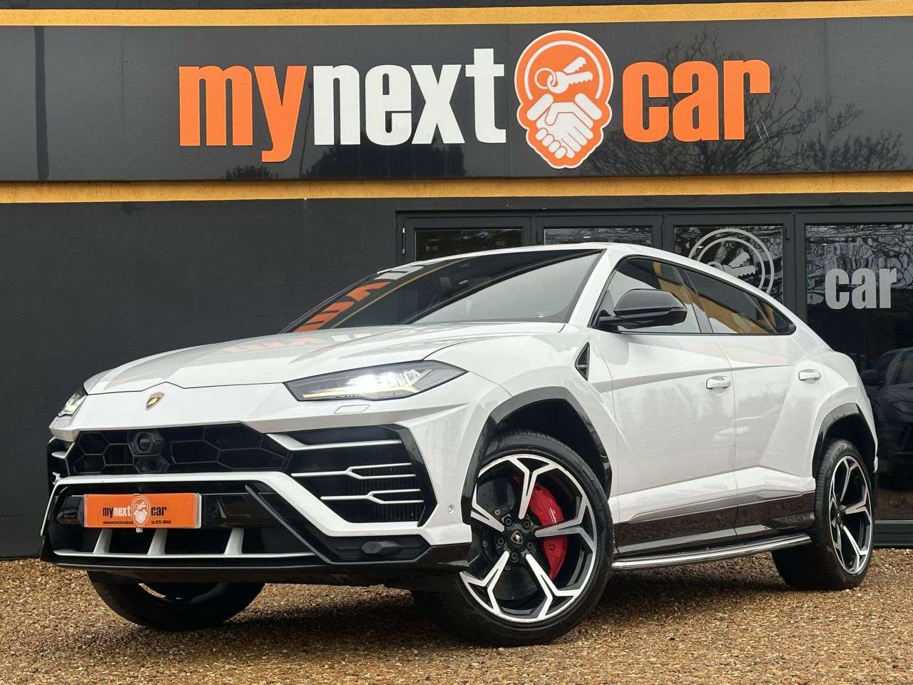 2018 LAMBORGHINI URUS 2018 LAMBORGHINI URUS