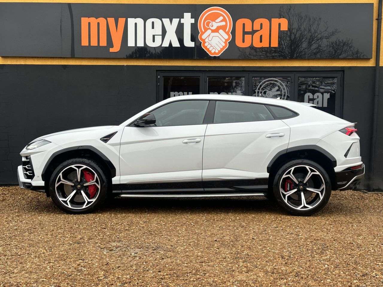 2018 LAMBORGHINI URUS 2018 LAMBORGHINI URUS