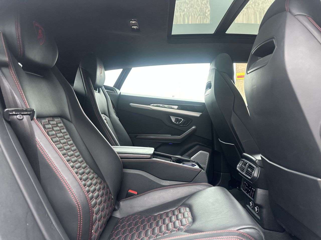 2018 LAMBORGHINI URUS 2018 LAMBORGHINI URUS