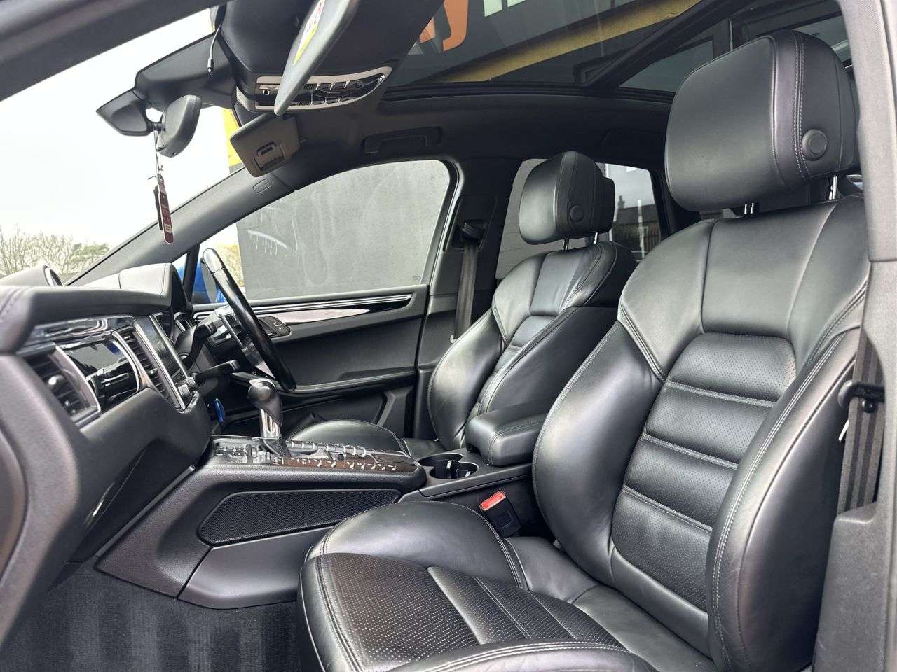 2017 PORSCHE MACAN 2017 PORSCHE MACAN