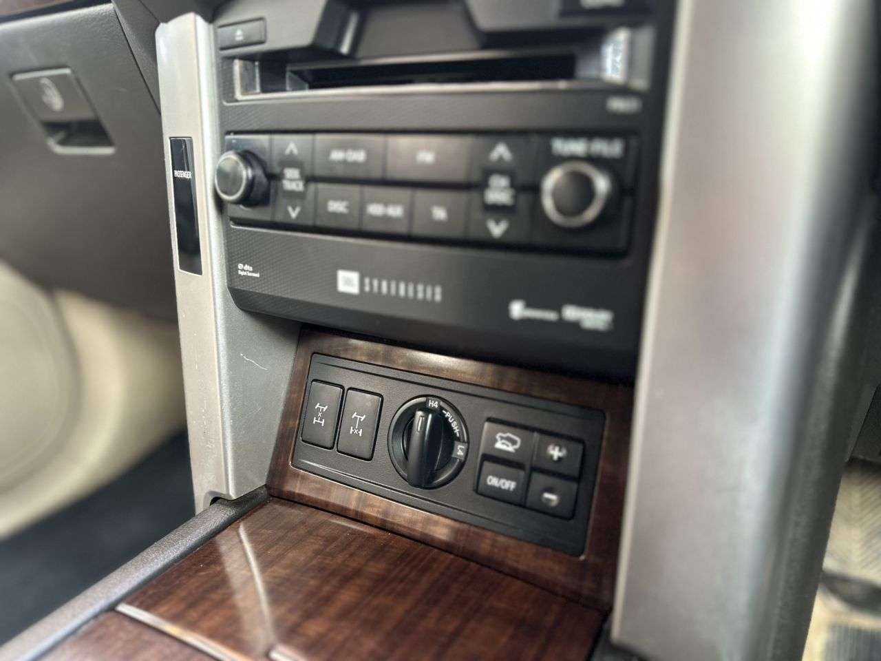 2010 TOYOTA LAND CRUISER 2010 TOYOTA LAND CRUISER