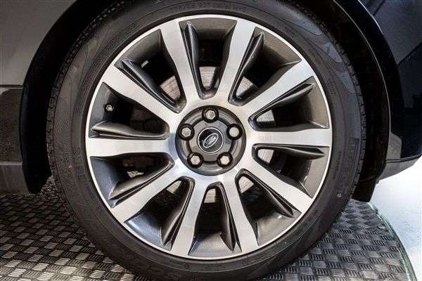 A 2015 LAND ROVER RANGE ROVER 3.0 TD V6 Autobiography SUV 5dr Diesel Auto 4WD Euro 6 (s/s) (258 ps) HUGH A 2015 LAND ROVER RANGE ROVER 3.0 TD V6 Autobiography SUV 5dr Diesel Auto 4WD Euro 6 (s/s) (258 ps) HUGH