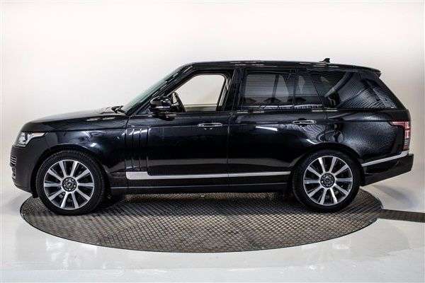 A 2015 LAND ROVER RANGE ROVER 3.0 TD V6 Autobiography SUV 5dr Diesel Auto 4WD Euro 6 (s/s) (258 ps) HUGH A 2015 LAND ROVER RANGE ROVER 3.0 TD V6 Autobiography SUV 5dr Diesel Auto 4WD Euro 6 (s/s) (258 ps) HUGH