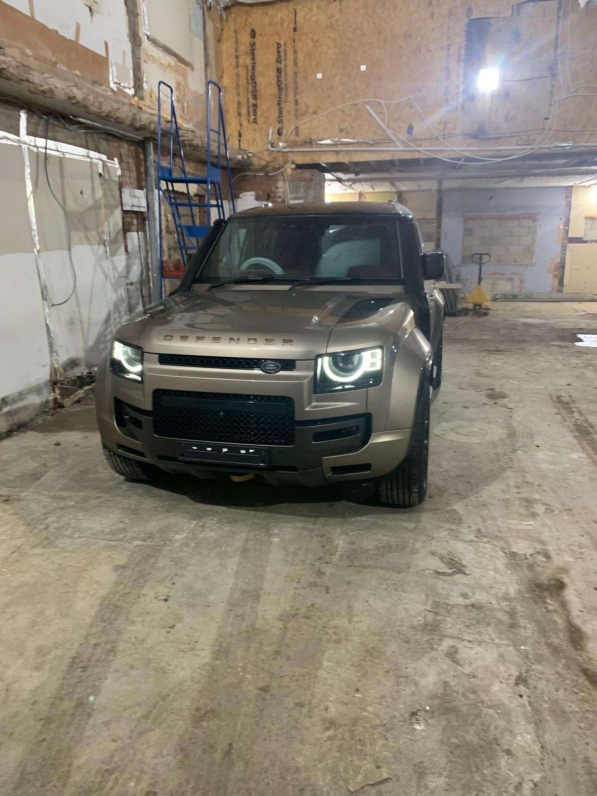 A 2025 LAND ROVER DEFENDER 4.4P V8 MHEV OCTA SUV 5dr Petrol Auto 4WD Euro 6 (s/s) (635 ps) HUGE SPEC/ A 2025 LAND ROVER DEFENDER 4.4P V8 MHEV OCTA SUV 5dr Petrol Auto 4WD Euro 6 (s/s) (635 ps) HUGE SPEC/