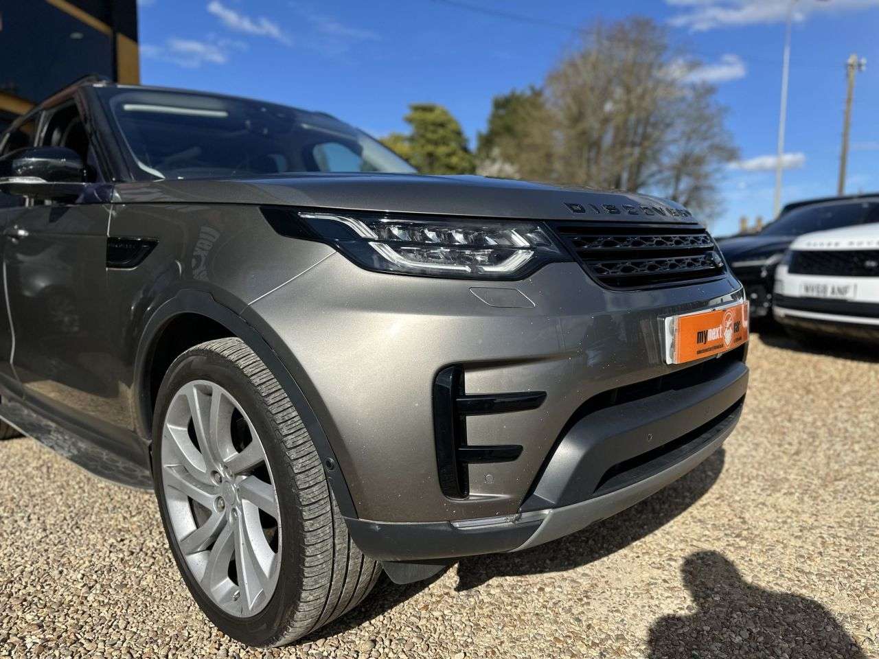 A 2017 LAND ROVER DISCOVERY 3.0 TD V6 First Edition SUV 5dr Diesel Auto 4WD Euro 6 (s/s) (258 ps) * DEL A 2017 LAND ROVER DISCOVERY 3.0 TD V6 First Edition SUV 5dr Diesel Auto 4WD Euro 6 (s/s) (258 ps) * DEL
