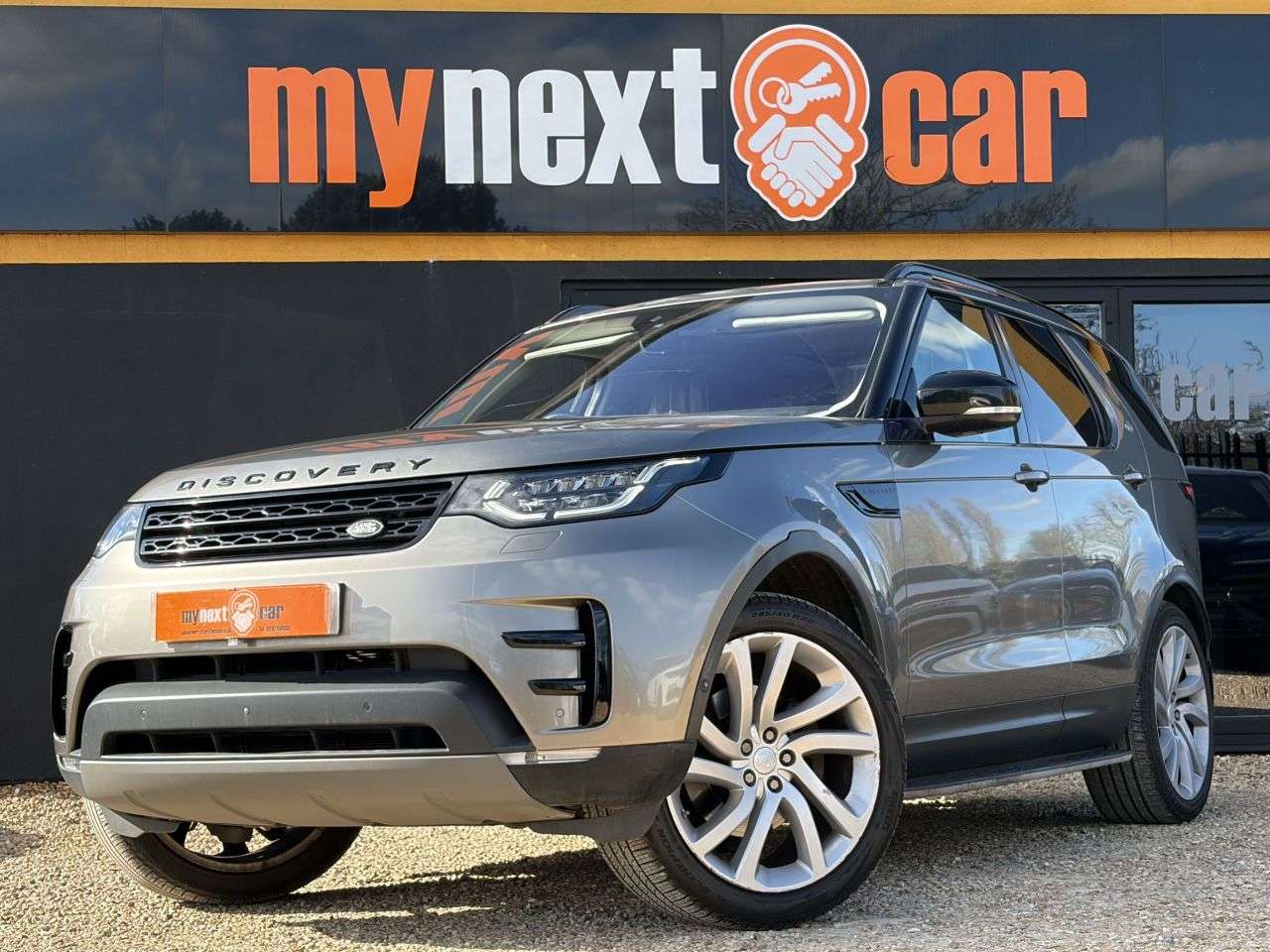 A 2017 LAND ROVER DISCOVERY 3.0 TD V6 First Edition SUV 5dr Diesel Auto 4WD Euro 6 (s/s) (258 ps) * DEL A 2017 LAND ROVER DISCOVERY 3.0 TD V6 First Edition SUV 5dr Diesel Auto 4WD Euro 6 (s/s) (258 ps) * DEL