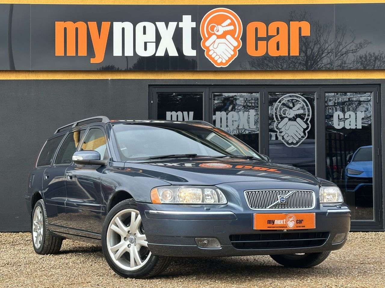 A 2006 VOLVO V70 2.4 SE Estate 5dr Petrol Manual (221 g/km, 170 bhp) 1 OWNER FROM NEW + LEAT A 2006 VOLVO V70 2.4 SE Estate 5dr Petrol Manual (221 g/km, 170 bhp) 1 OWNER FROM NEW + LEAT
