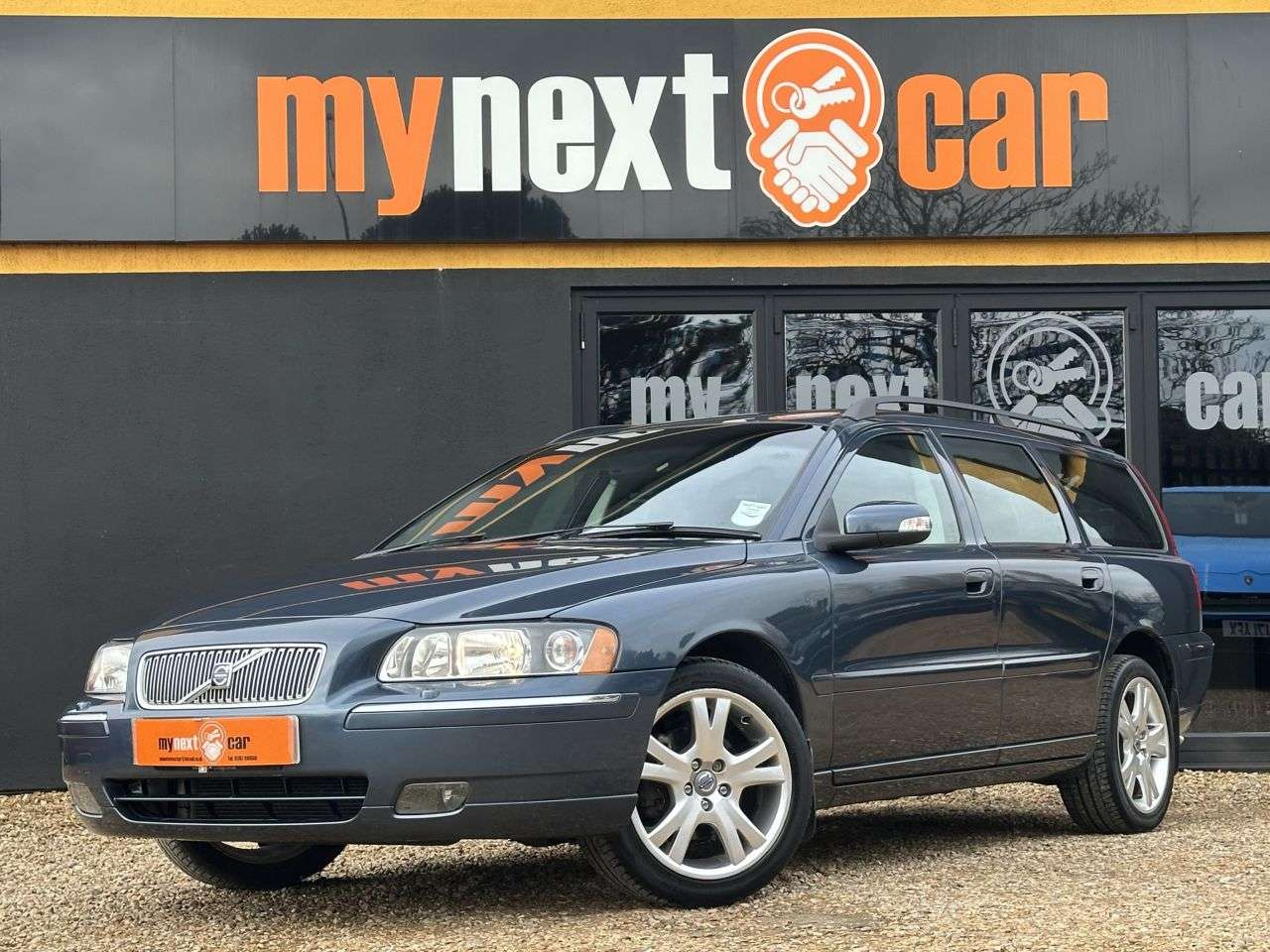A 2006 VOLVO V70 2.4 SE Estate 5dr Petrol Manual (221 g/km, 170 bhp) 1 OWNER FROM NEW + LEAT A 2006 VOLVO V70 2.4 SE Estate 5dr Petrol Manual (221 g/km, 170 bhp) 1 OWNER FROM NEW + LEAT