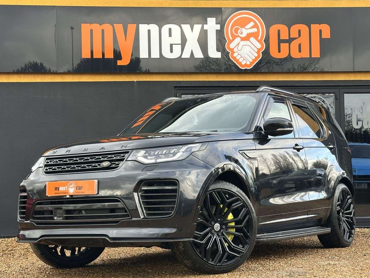 A 2020 LAND ROVER DISCOVERY 3.0 SD V6 HSE SUV 5dr Diesel Auto 4WD Euro 6 (s/s) (306 ps) HUGE SPEC + 23" A 2020 LAND ROVER DISCOVERY 3.0 SD V6 HSE SUV 5dr Diesel Auto 4WD Euro 6 (s/s) (306 ps) HUGE SPEC + 23"