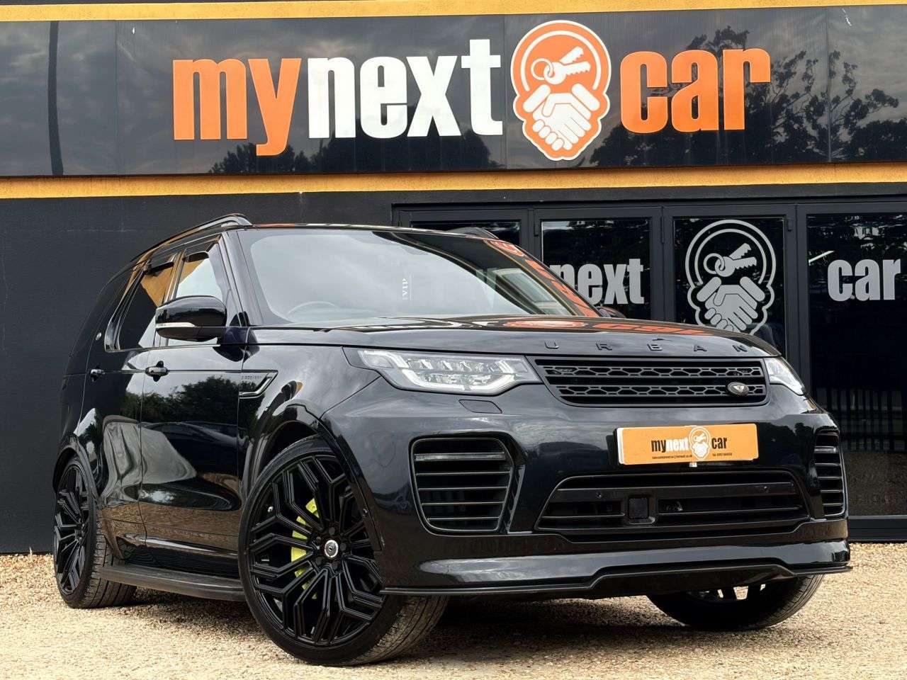 A 2020 LAND ROVER DISCOVERY 3.0 SD V6 HSE SUV 5dr Diesel Auto 4WD Euro 6 (s/s) (306 ps) HUGE SPEC + 23" A 2020 LAND ROVER DISCOVERY 3.0 SD V6 HSE SUV 5dr Diesel Auto 4WD Euro 6 (s/s) (306 ps) HUGE SPEC + 23"