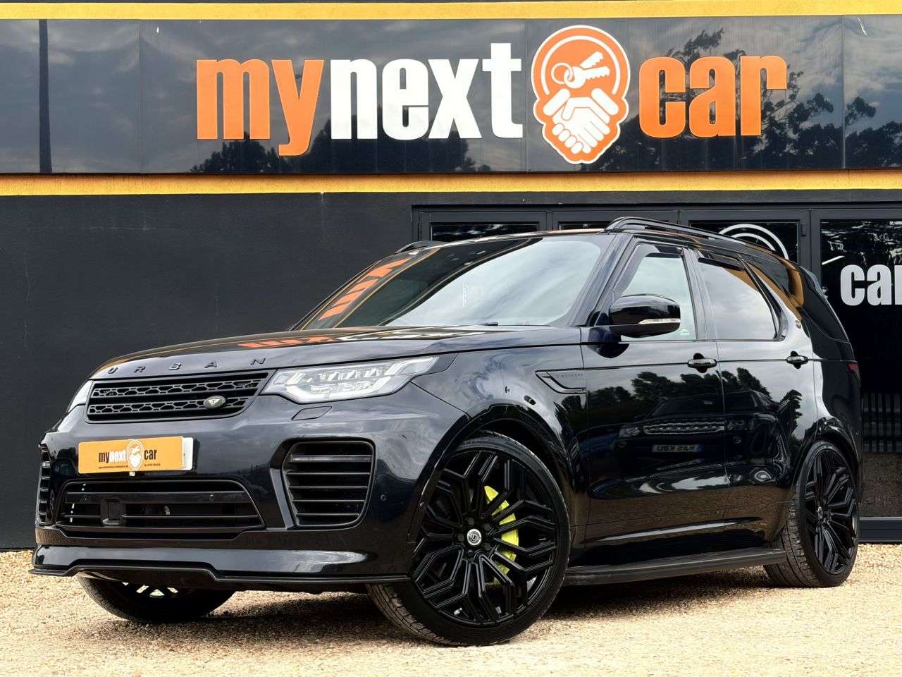 A 2020 LAND ROVER DISCOVERY 3.0 SD V6 HSE SUV 5dr Diesel Auto 4WD Euro 6 (s/s) (306 ps) HUGE SPEC + 23" A 2020 LAND ROVER DISCOVERY 3.0 SD V6 HSE SUV 5dr Diesel Auto 4WD Euro 6 (s/s) (306 ps) HUGE SPEC + 23"