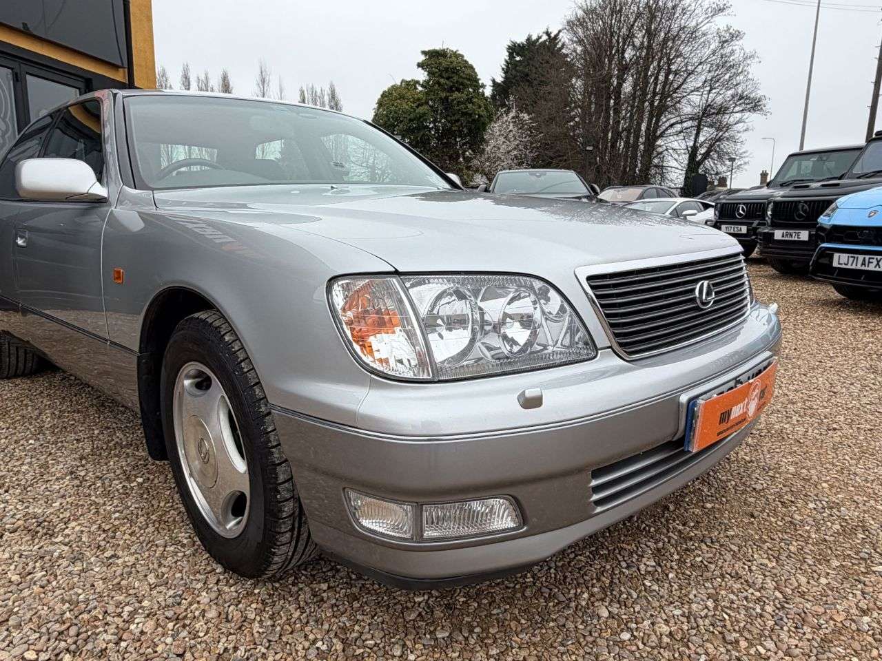 A 1998 LEXUS LS 400 4.0 400 4dr FULL LEATHER + SAT NAV + AIRCON A 1998 LEXUS LS 400 4.0 400 4dr FULL LEATHER + SAT NAV + AIRCON
