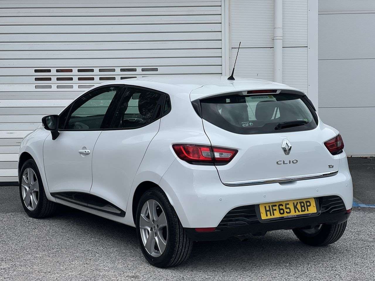 A 2015 RENAULT CLIO 0.9 TCe Dynamique Nav Hatchback 5dr Petrol Manual Euro 6 (s/s) (90 ps) LED A 2015 RENAULT CLIO 0.9 TCe Dynamique Nav Hatchback 5dr Petrol Manual Euro 6 (s/s) (90 ps) LED