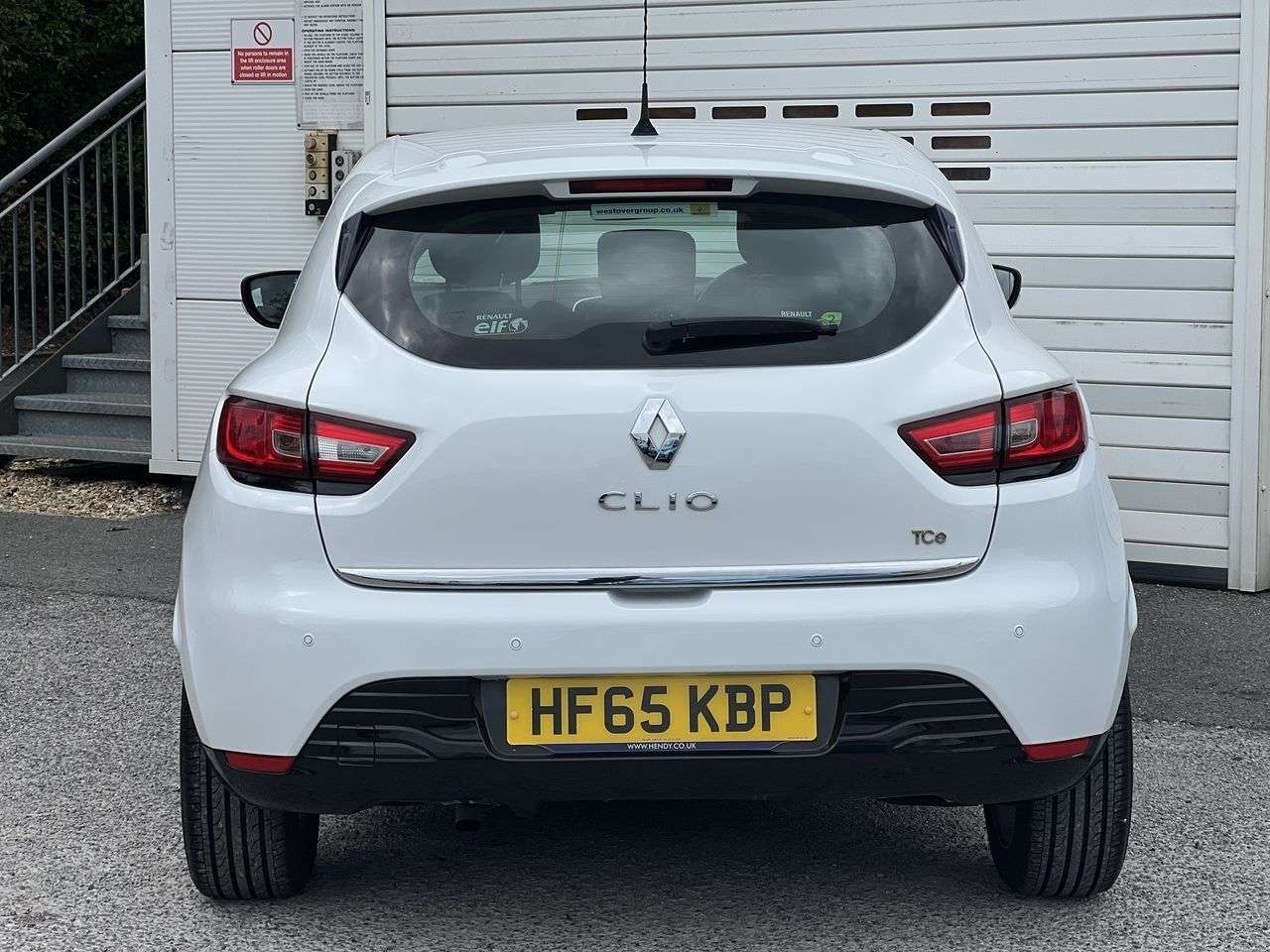 A 2015 RENAULT CLIO 0.9 TCe Dynamique Nav Hatchback 5dr Petrol Manual Euro 6 (s/s) (90 ps) LED A 2015 RENAULT CLIO 0.9 TCe Dynamique Nav Hatchback 5dr Petrol Manual Euro 6 (s/s) (90 ps) LED