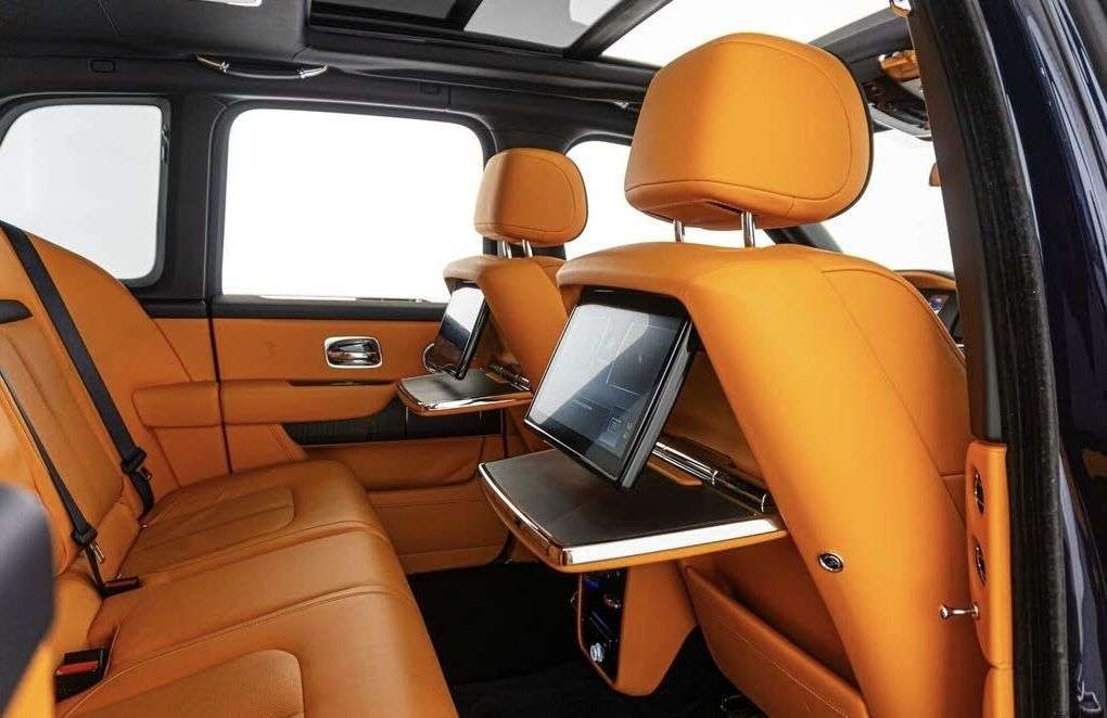 A 2020 ROLLS-ROYCE DAWN V12 A 2020 ROLLS-ROYCE DAWN V12