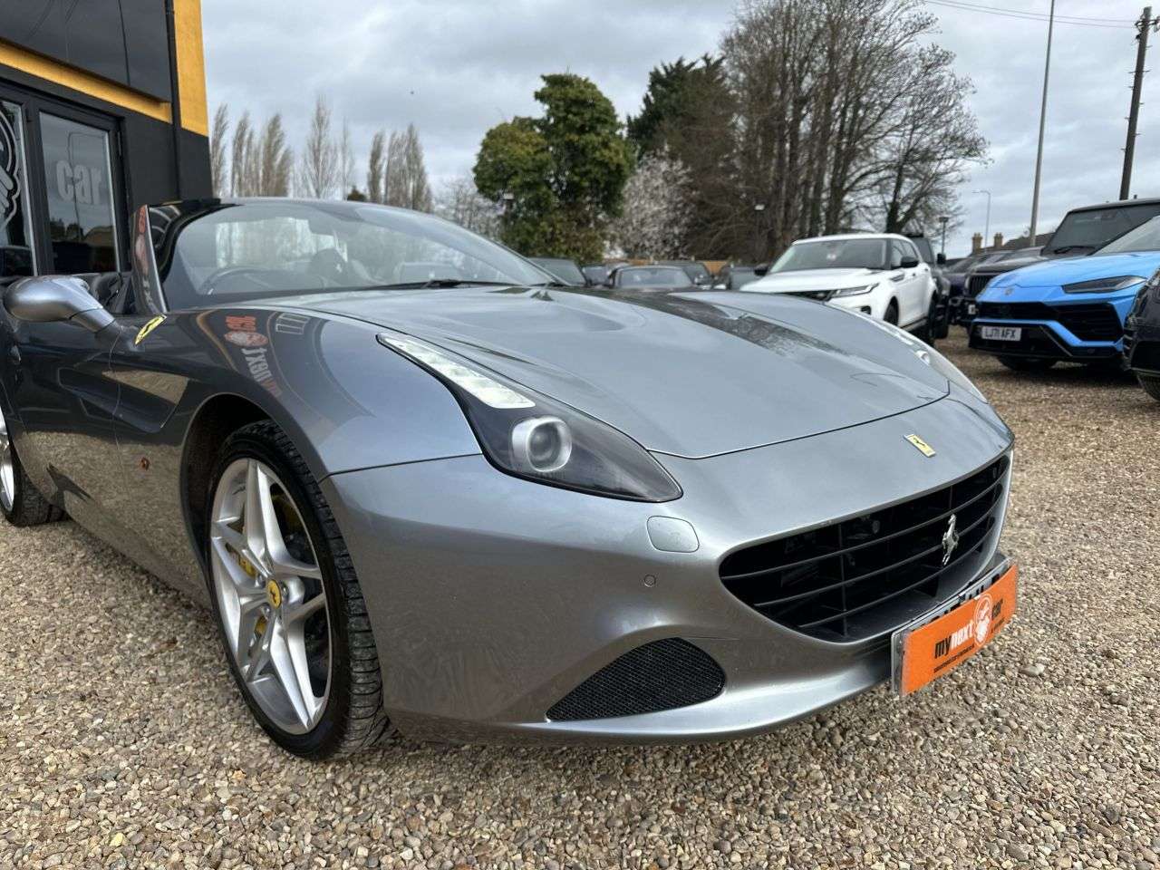 A 2017 FERRARI CALIFORNIA 3.8 V8 T Convertible 2dr Petrol F1 DCT Euro 6 (s/s) (560 ps) LOW MILEAGE/ L A 2017 FERRARI CALIFORNIA 3.8 V8 T Convertible 2dr Petrol F1 DCT Euro 6 (s/s) (560 ps) LOW MILEAGE/ L